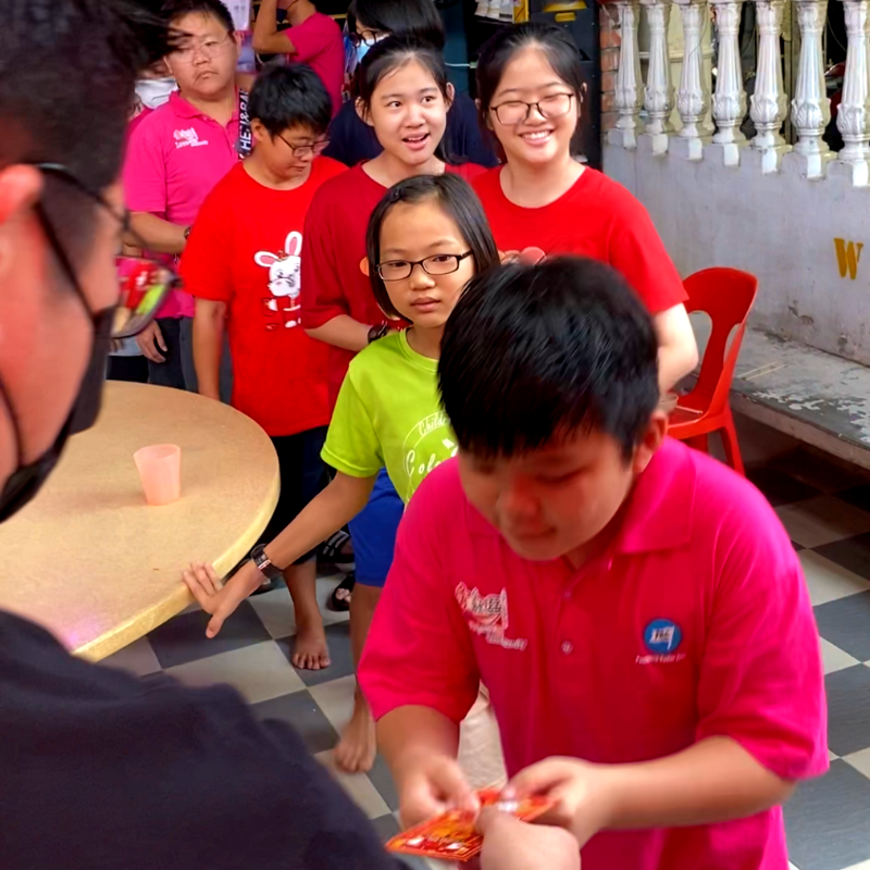 Children received Angpao from The Fish Bowl